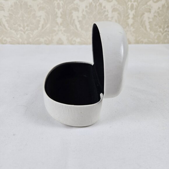 Calvin Klein White Hardshell Eyeglass Sunglass Case Black Interior Hinged - Picture 4 of 9